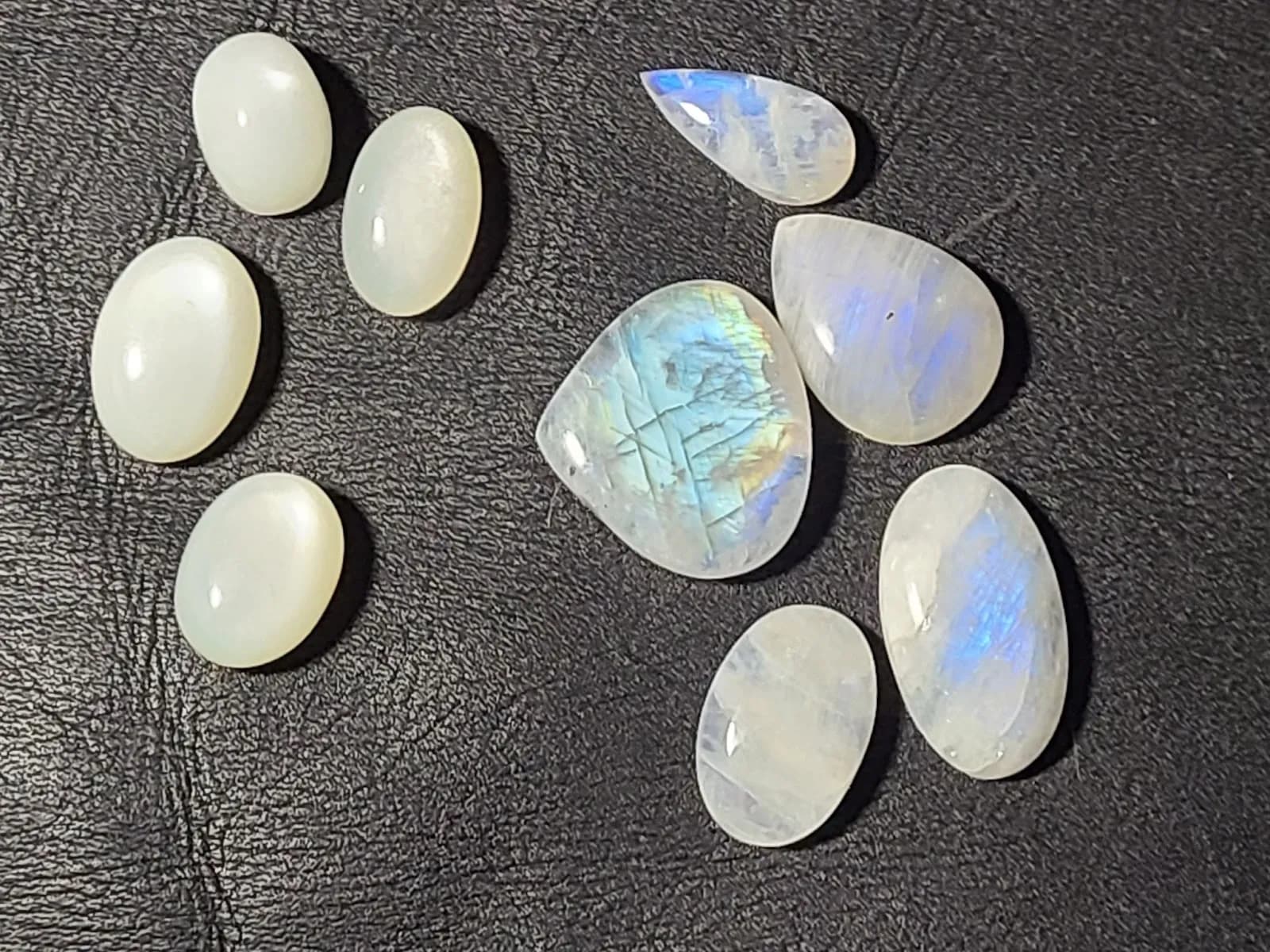 Natürliche Edelsteine verwandelt in Edelmetallschmuck