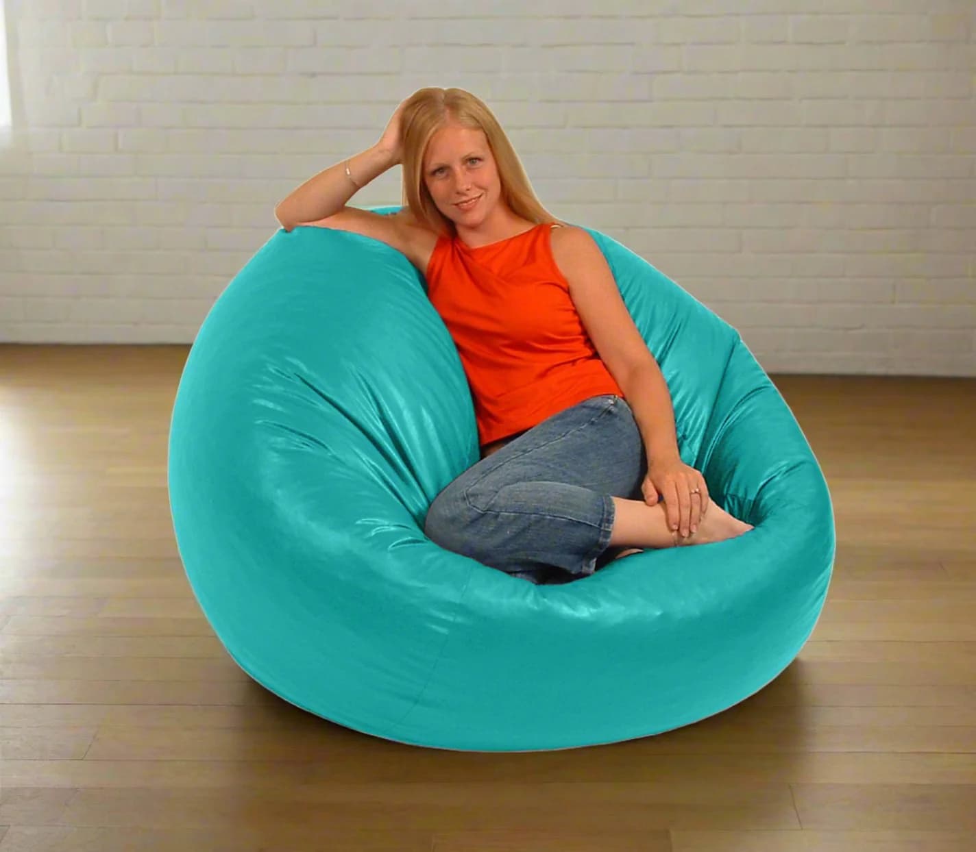 Mit einem Sitzsack fuer erwachsene stilvoll entspannen