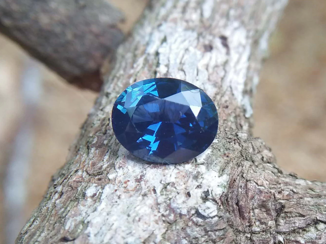 Die zeitlose Schönheit von blauem Saphirschmuck