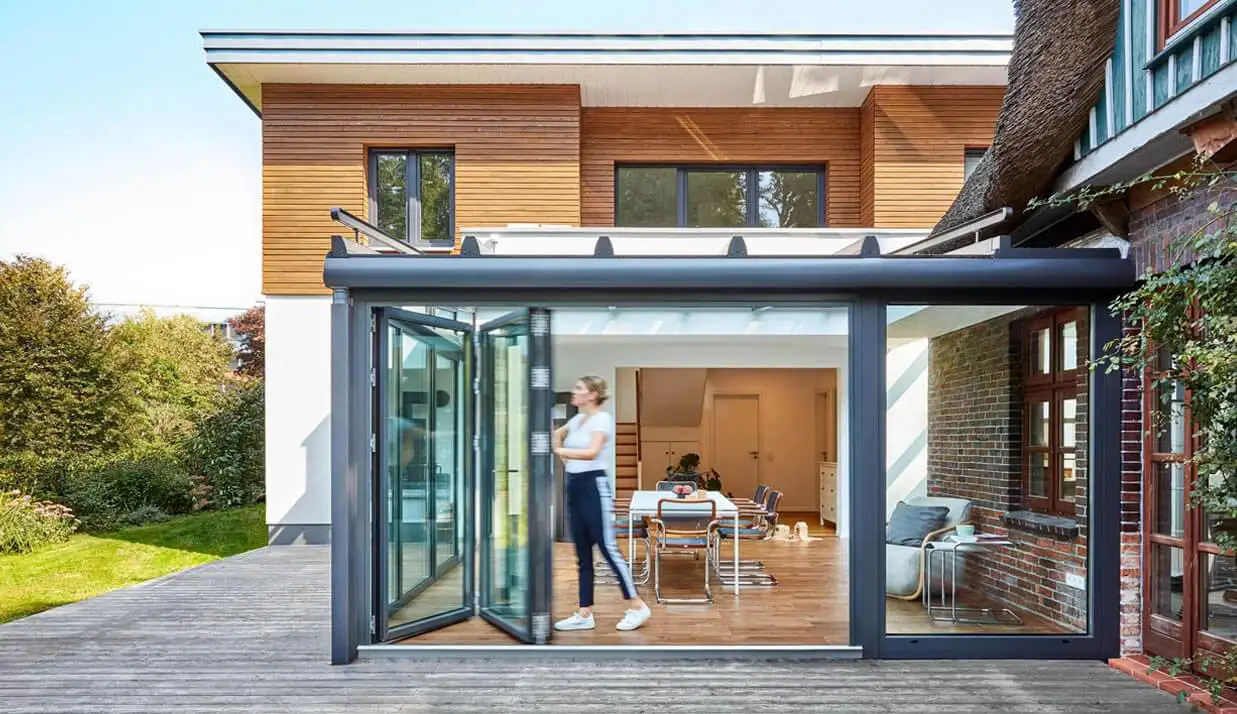 Wie eine Terrassenüberdachung mit Markise Ihre Lebensqualität steigert