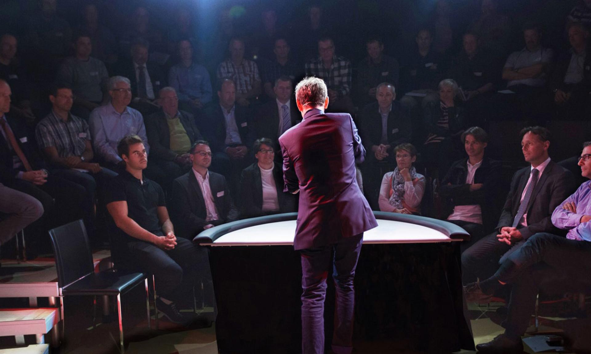 Magier Christophe Ambre: Der faszinierende Mentalist und Taschendieb für Events in Zürich, Liechtenstein &amp; der ganzen Schweiz